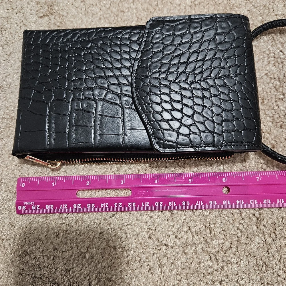 NWOT A New Day Phone Pouch Phone Purse Wallet Crossbody